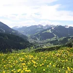 Апартаменты In With Stunning Mountain Views *